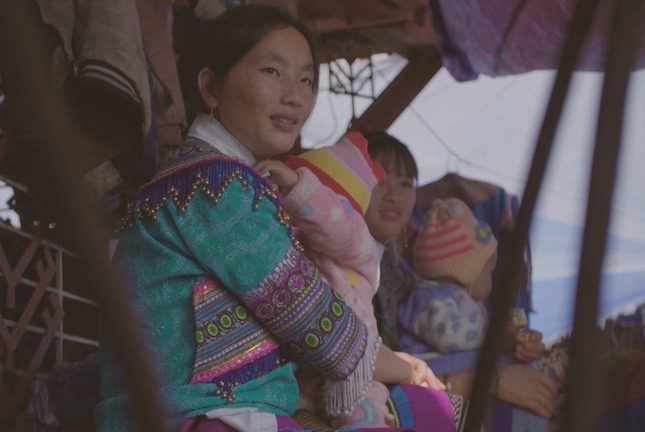 Hmong woman at Bac Ha market