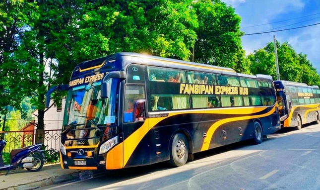 Fansipan Express bus to Sapa